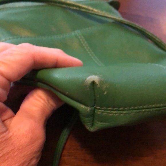 ILI cross body bag- soooo cute in green! Easy to wear and fits your phone! - Picture 5 of 7